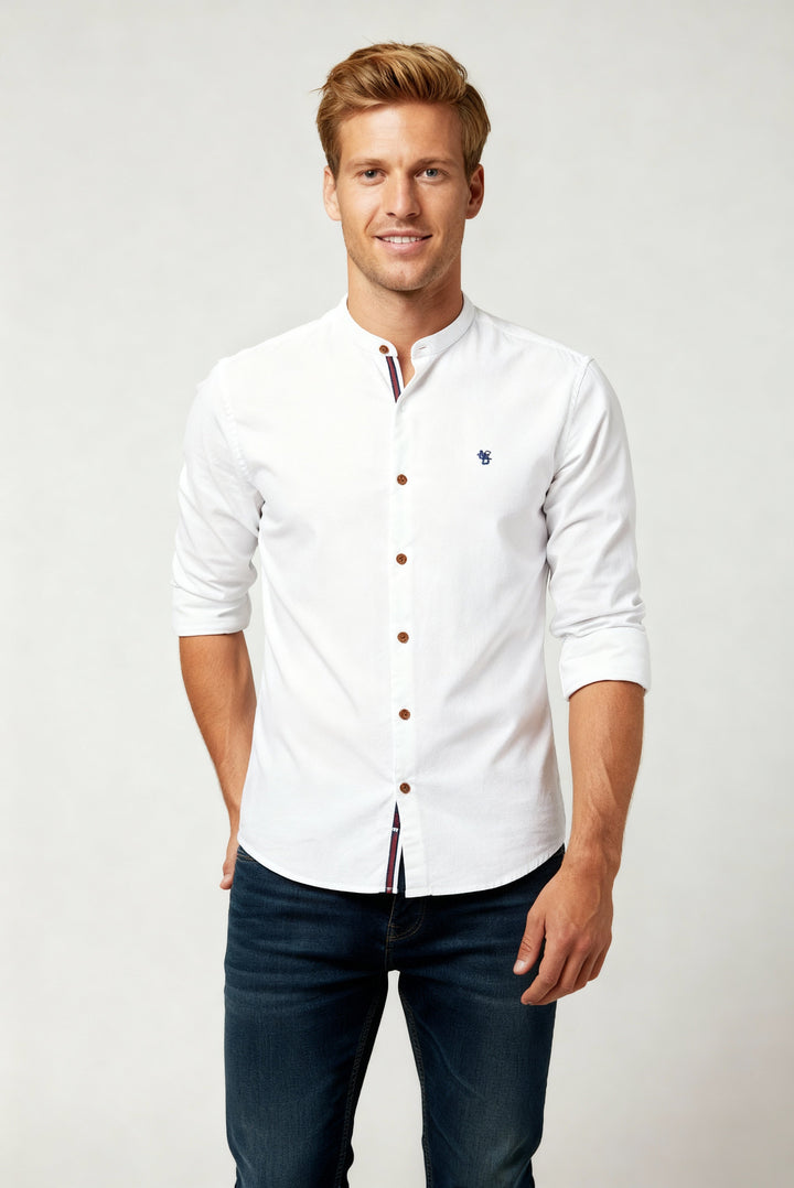 Traditionelles Herren Trachtenhemd für Oktoberfest & Feste, stilvoll & bequem, Langarm-Design.