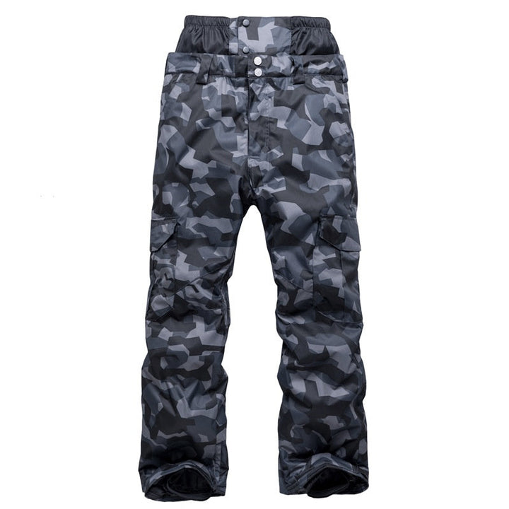Moderne schwarze Herren Skihose. Atmungsaktive und isolierte Schneehose für die Piste und Outdoor-Abenteuer.