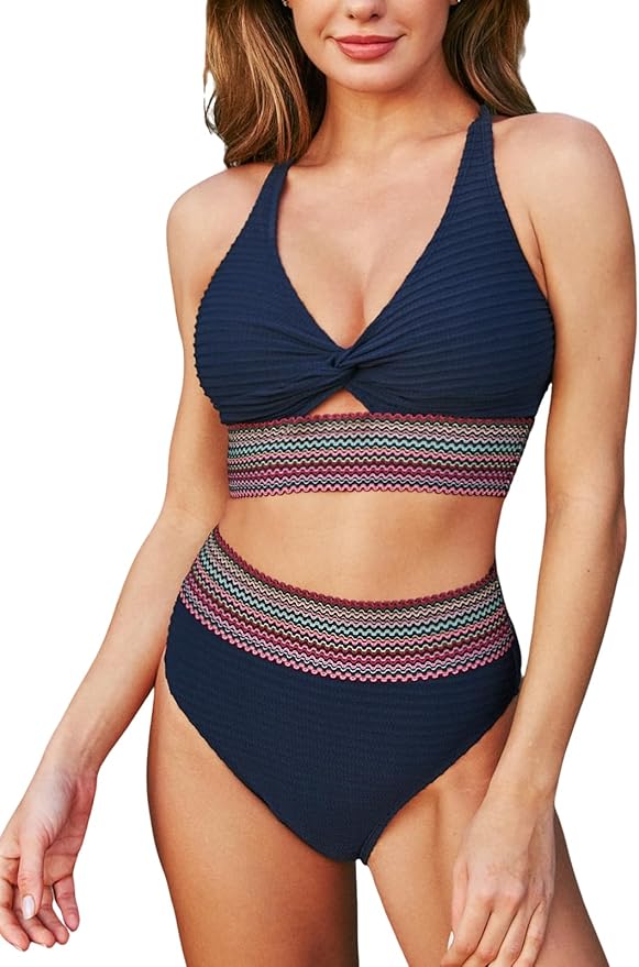 Schickes Damen Bikini-Oberteil mit V-Ausschnitt, kombiniert mit einer hochgeschnittenen Bauchkontrolle-Hose.