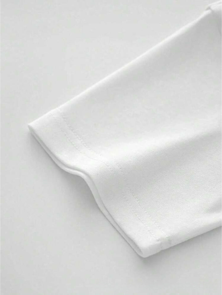 Einzigartiges Herren T-Shirt mit Vintage-Muster, ideal für urbanen Casual-Stil.