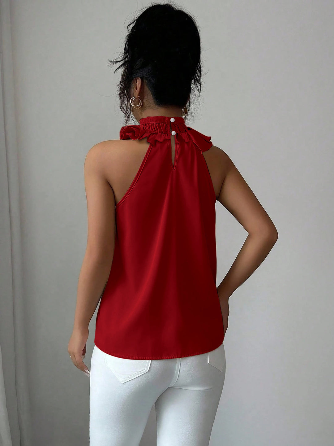 Elegante Damen Rüschenbluse ärmellos, mit hohem Stehkragen, vielseitig für Büro oder festliche Anlässe.