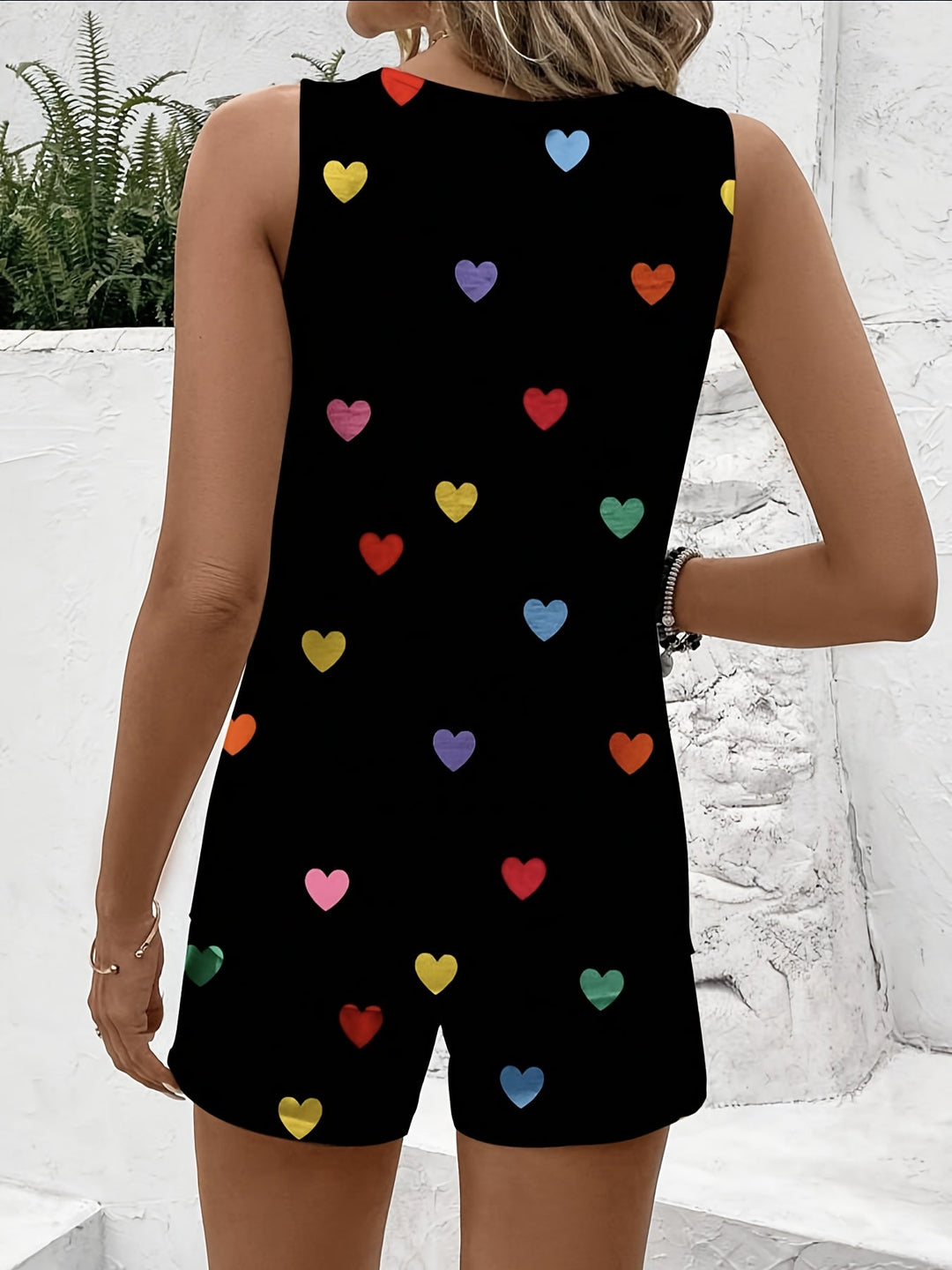 Zwei-teiliges Damen Loungewear Set: Oberteil & Shorts mit zartem Blumenmuster.