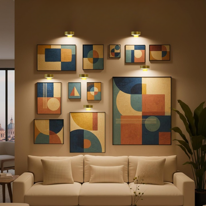 Kabellose LED Bilderleuchte über einem Kunstwerk, warmweißes dimmbares Licht, magnetische Wandbefestigung.