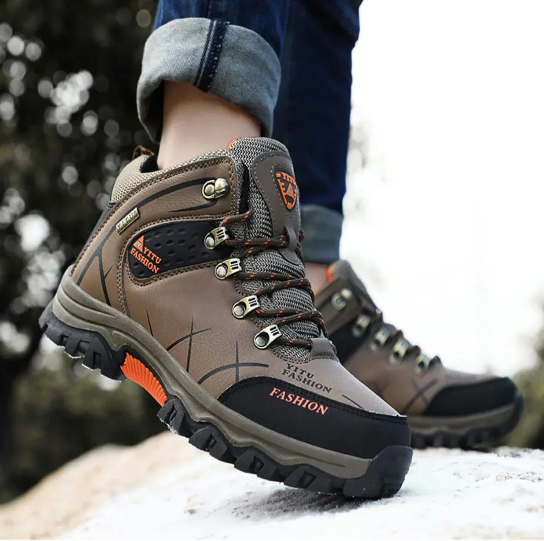 Innenansicht der komfortablen, wasserdichten Herrenstiefel mit atmungsaktivem Futter. Ergonomisch & warm.