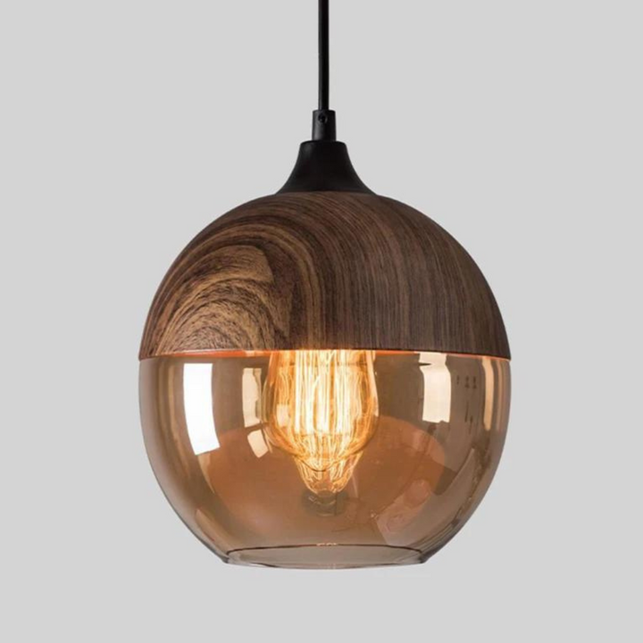Modern-skandinavische Hängelampe aus hellem Holz, perfekte Designleuchte für das Esszimmer.