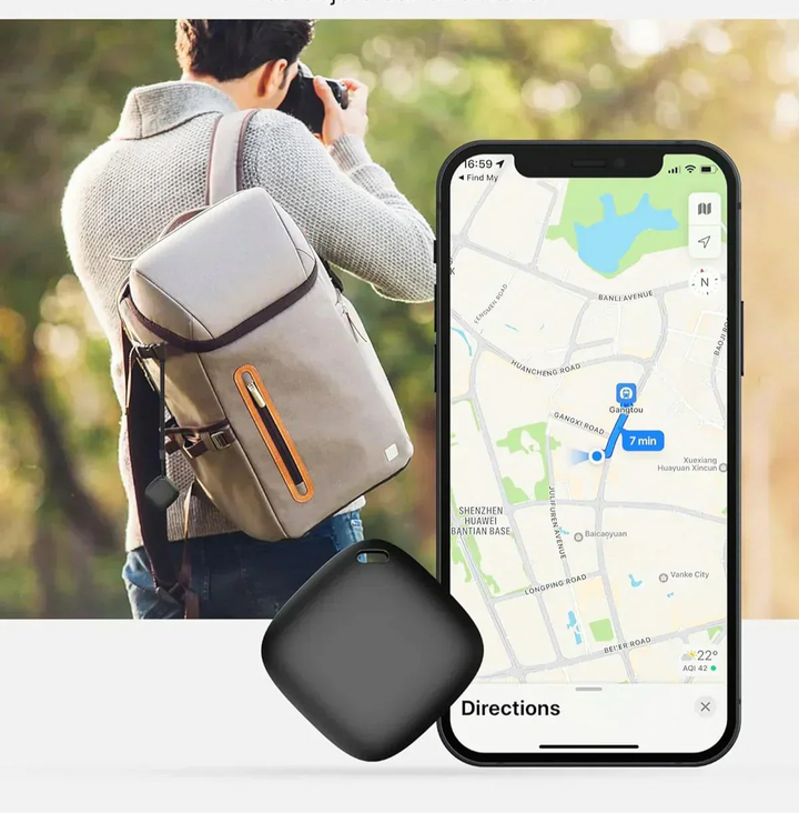 Hunde-GPS-Tracker sicher am Halsband befestigt, bietet Echtzeit-Ortung für maximale Tier-Sicherheit.