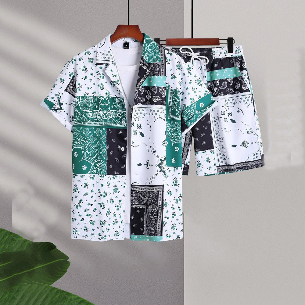 Stylischer Herren Zweiteiler mit gemustertem Kurzarm-Cardigan und passenden Shorts.
