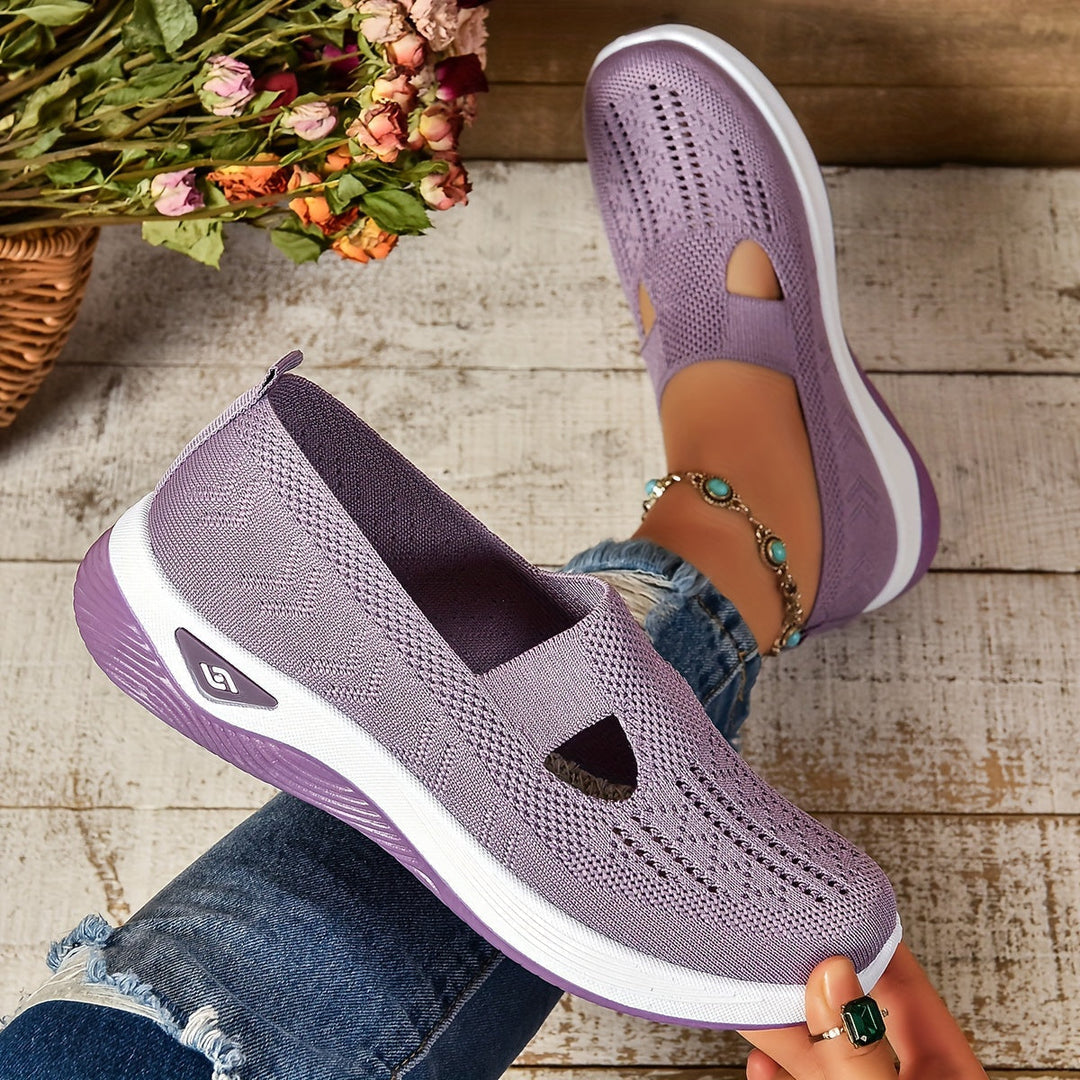 Detailaufnahme des atmungsaktiven Obermaterials der leichten Walkingschuhe für Freizeit.