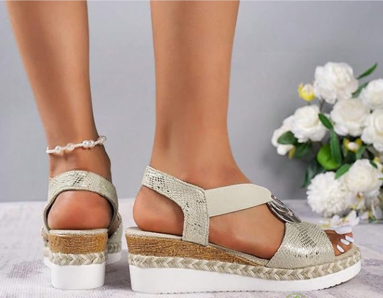 Elegante orthopädische Damen-Komfortsandalen Clarissa, perfekt für Sommer, Freizeit und gesunde Füße.