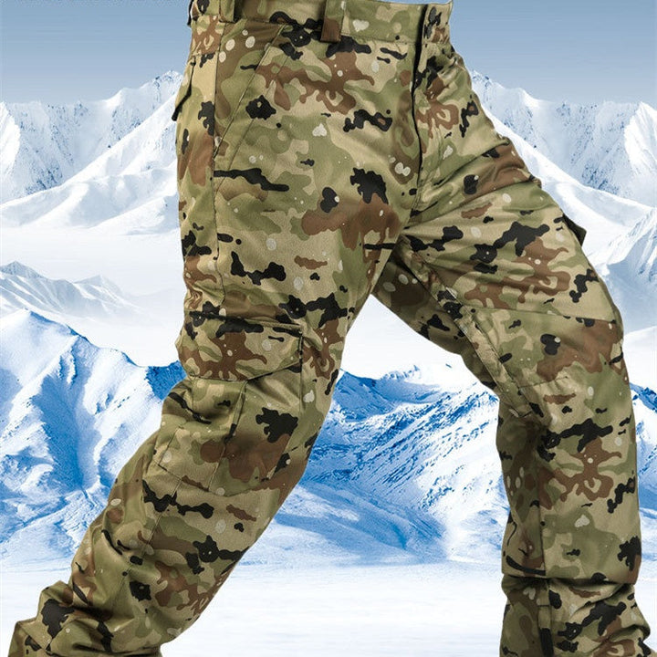 Sportliche blaue Herren Skihose. Warme Winterhose für Ski- und Snowboardfahrer, mit optimaler Bewegungsfreiheit.