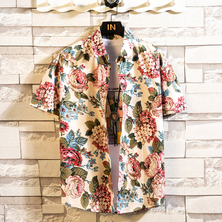 Modisches Herren Sommerhemd mit elegantem Blumenmuster. Kurzarm, Reverskragen, mehrfarbig, Freizeit-Stil.