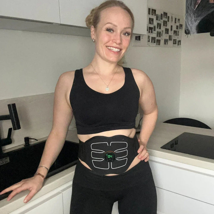 Wiederaufladbarer CorePulse EMS-Bauchtrainer für intensives Coretraining und gezielte Muskelstimulation.
