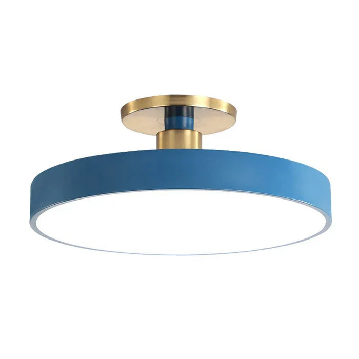 Elegante LED Deckenleuchte im nordischen Design, modern und energiesparend, schafft Atmosphäre im Zuhause.