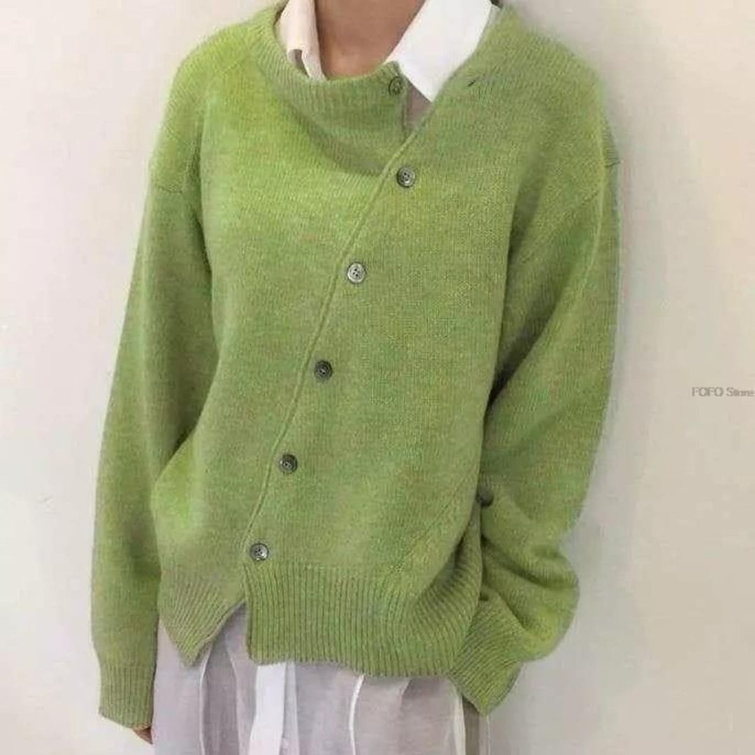 Moderne Damen Strickjacke mit bequemer Passform und asymmetrischem Saum für stilvollen Alltag.