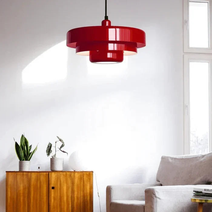 Detaillierte Ansicht der Vintage LED Pendelleuchte; Fokus auf Design und Materialqualität der Lampe.