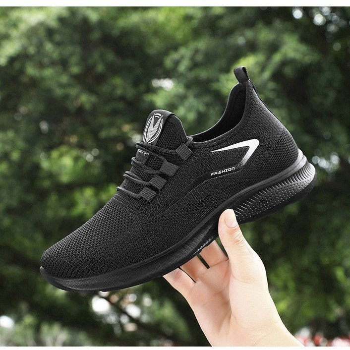 Stylische Herren Slip-On Sportschuhe, orthopädisch, mit Fußgewölbestütze für optimalen Halt.