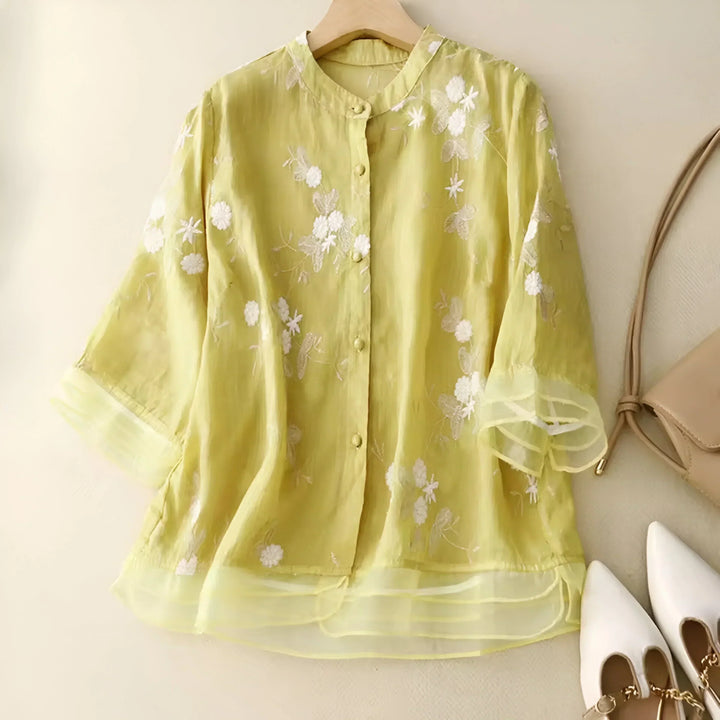 Detailansicht: Damen Blumen-Top mit kunstvoller Stickerei, weicher Stoff und sommerlicher Charme.