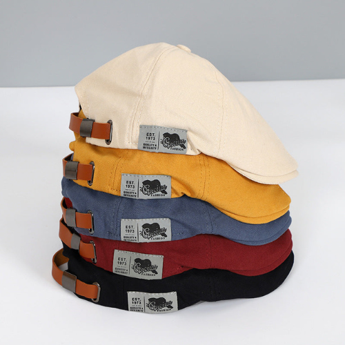 Graue Herren Schiebermütze. Klassische, verstellbare Flat Cap für Männer, ideal für Freizeit & Mode.