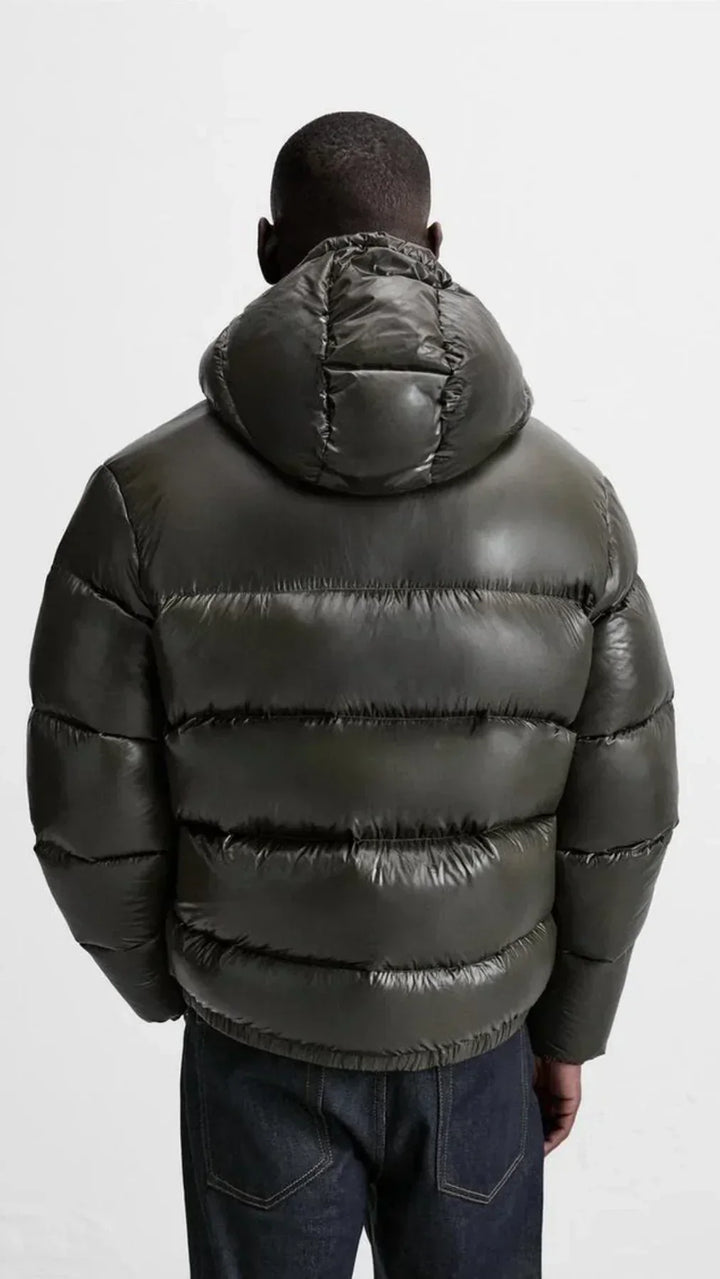 Schwarze Unisex Daunenjacke Aspen. Warme Pufferjacke für Herren und Damen, perfekt für kalte Wintertage.