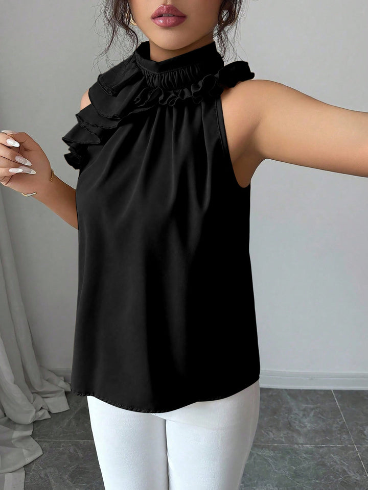 Ärmellose Damenbluse mit eleganten Rüschen und Stehkragen, ein stilvolles Oberteil.