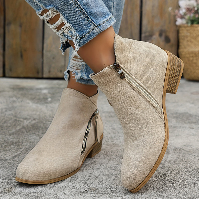 Orthopädische Stiefeletten für Damen in modernem Design, für langanhaltenden Komfort und gesunde Füße.
