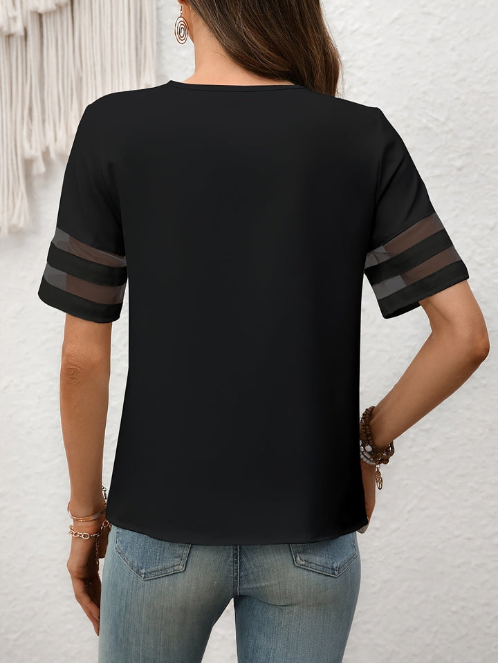 Modische Freizeitbluse für Damen, mit Blumenmuster, Kurzarm und elegantem asymmetrischem Ausschnitt.