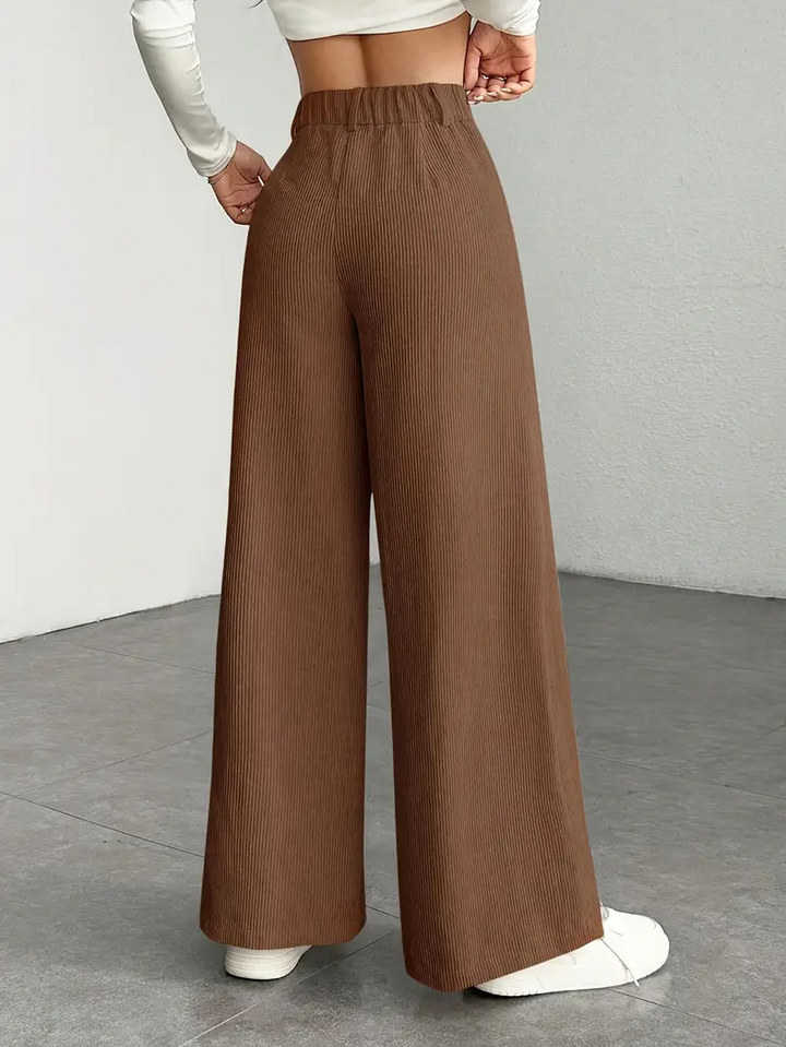 Elegante Komforthose für Damen, hohe Taille & weites Bein, schmeichelhafter Schnitt für jeden Anlass.