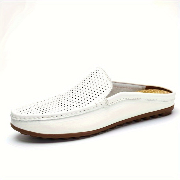 Von oben: Klassische Herren Slipper, Mokassins in Blau. Komfortschuhe für stilvolle Freizeitlooks.