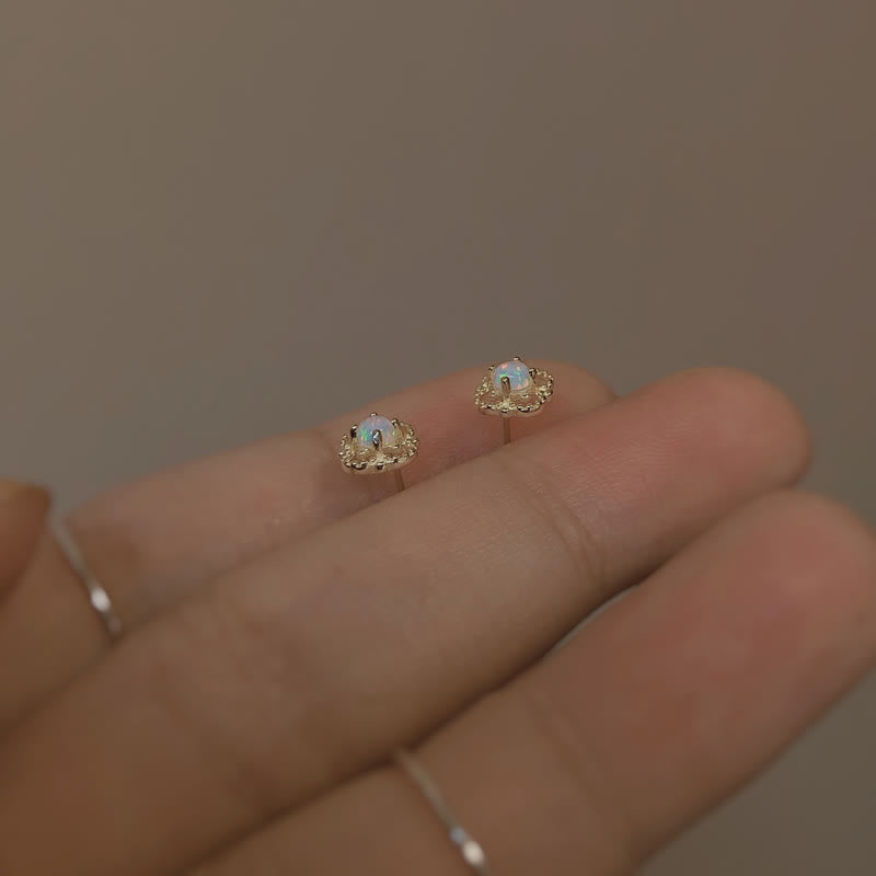 Quadratische Opal Ohrstecker Vintage: Zierlich, schimmernd, perfekte Geschenkidee für Frauen.