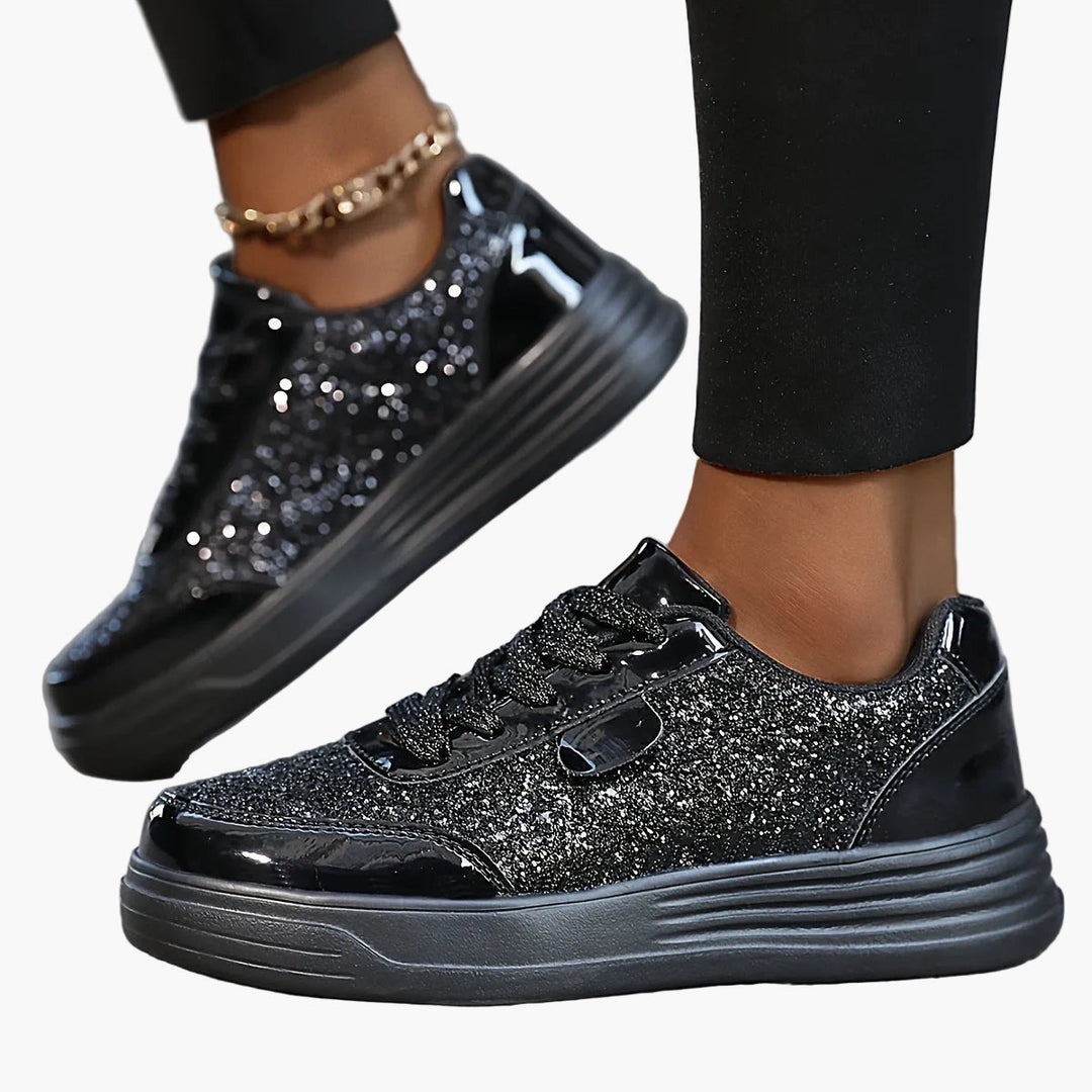 Glamouröse Damenschuhe: Federleichte Glitzer Sneaker mit Plateau für modische Outfits. Funkelnde Party Schuhe.