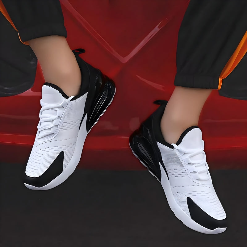 Frontansicht der Unisex Sportschuhe Nova. Stilvolle & sportliche Freizeitschuhe für Damen & Herren, atmungsaktiv.