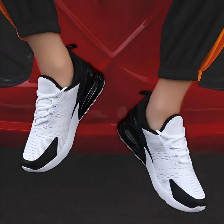 Frontansicht der Unisex Sportschuhe Nova. Stilvolle & sportliche Freizeitschuhe für Damen & Herren, atmungsaktiv.