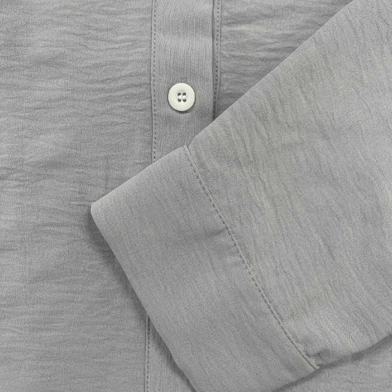 Bequemes Herrenhemd mit Reverskragen für warme Tage. Lässiges Freizeithemd, perfekt für entspannte Sommerlooks.