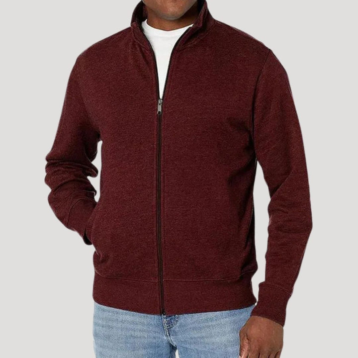 Die praktische Herren Übergangsjacke mit seitlichen Reißverschlusstaschen für sichere Aufbewahrung.