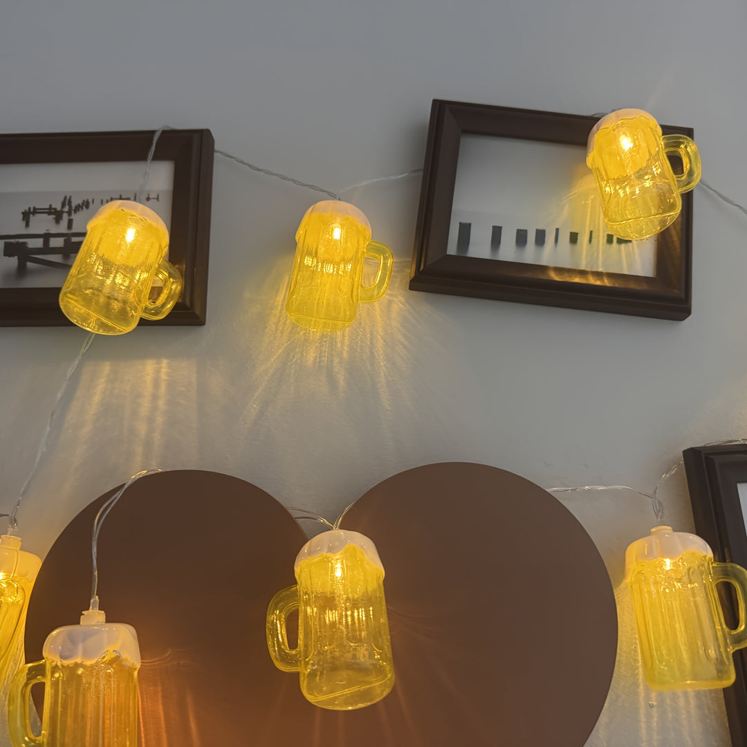 Warme LED-Lichter in Bierkrug-Form. 2er-Set Lichterketten als stimmungsvolle Deko für Oktoberfest & Gartenpartys.