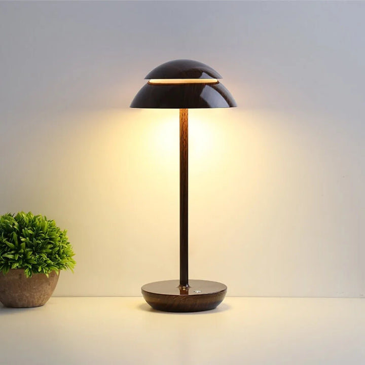 Detailaufnahme der minimalistischen LED Tischleuchte. Klares, modernes Design für stilvolles Ambiente Licht.