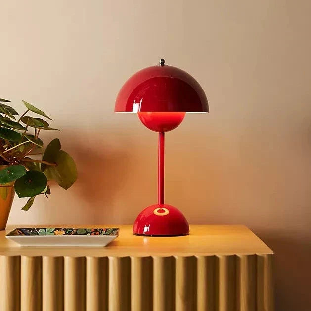 Elegante kabellose LED Tischlampe MoonGlow, dimmbar, perfekt für Abendlicht und Deko.