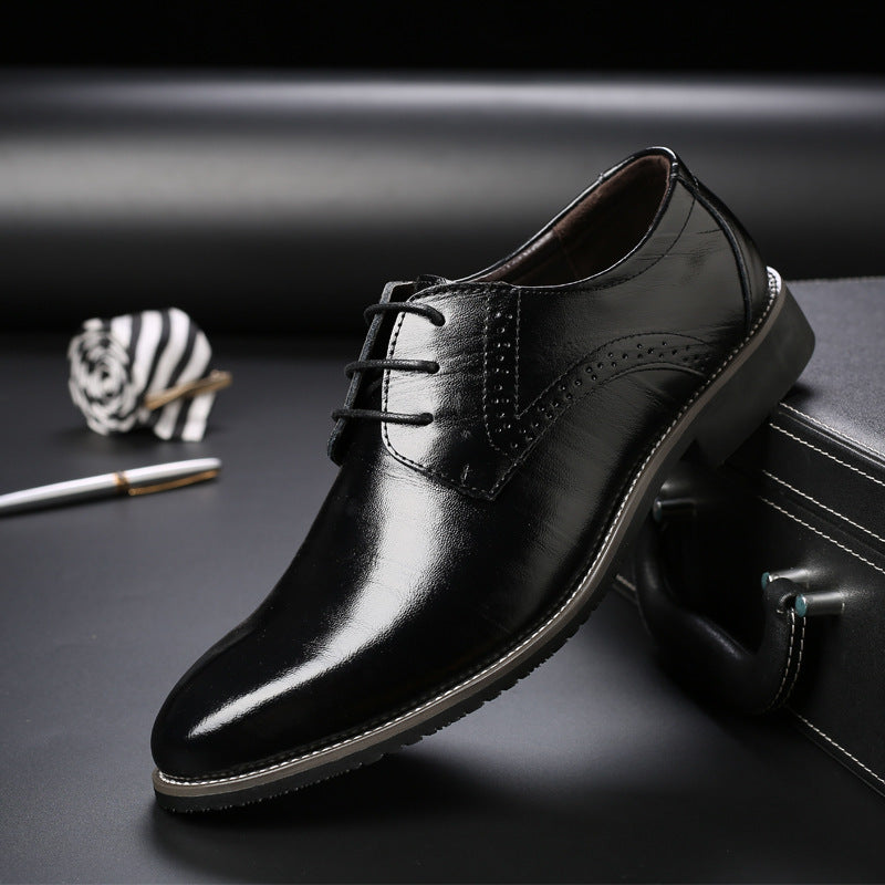 Nahaufnahme: Atmungsaktive Herren Businessschuhe aus hochwertigem Material, elegant & strapazierfähig.