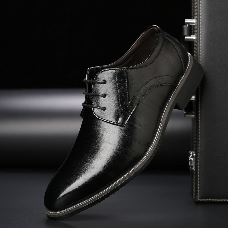 Stilvolle Herren Schnürschuhe Lennard mit eleganten Brogue-Details, ideal für Business und Freizeit.