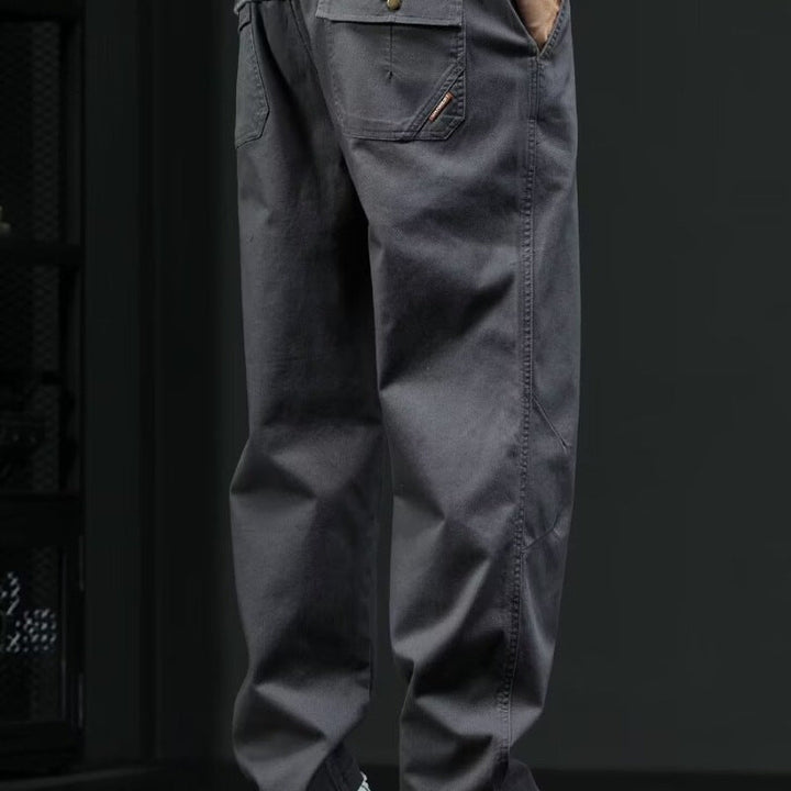 Männer-Freizeithose in Schwarz, locker geschnitten für maximalen Komfort, gerades Bein, perfekt für Casual-Outfits.