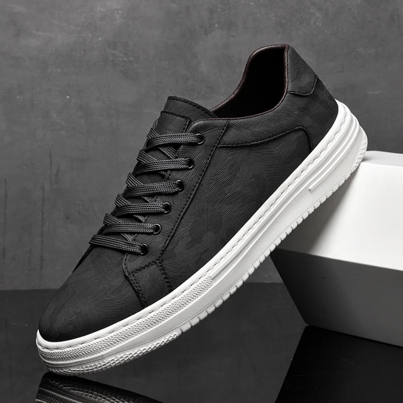 Stilvolle Herren-Sneaker für Komfort im Alltag. Moderne Freizeitschuhe für vielseitige Looks.