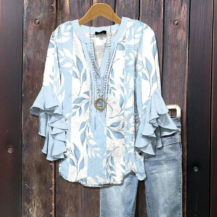 Elegante Damenbluse mit Blumenmuster und verspielten Rüschenärmeln. Eine modische Langarmbluse für Freizeit.