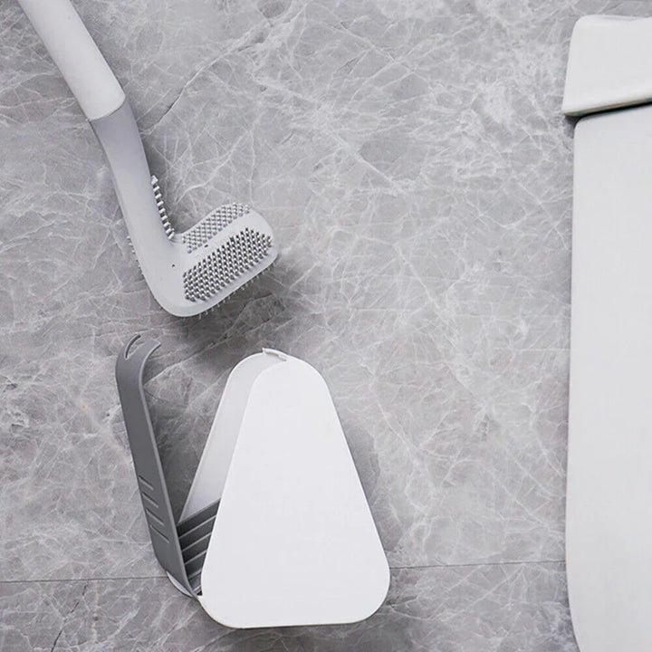WC-Bürste mit stilvollem Wandhalter, ideal für platzsparende und gründliche Reinigung.