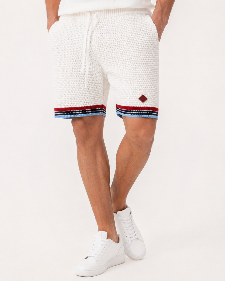 Stylische Herren Patch-Shorts mit individuellen Stoff-Patches, perfekt für lässige Sommer-Looks. Hoher Tragekomfort.