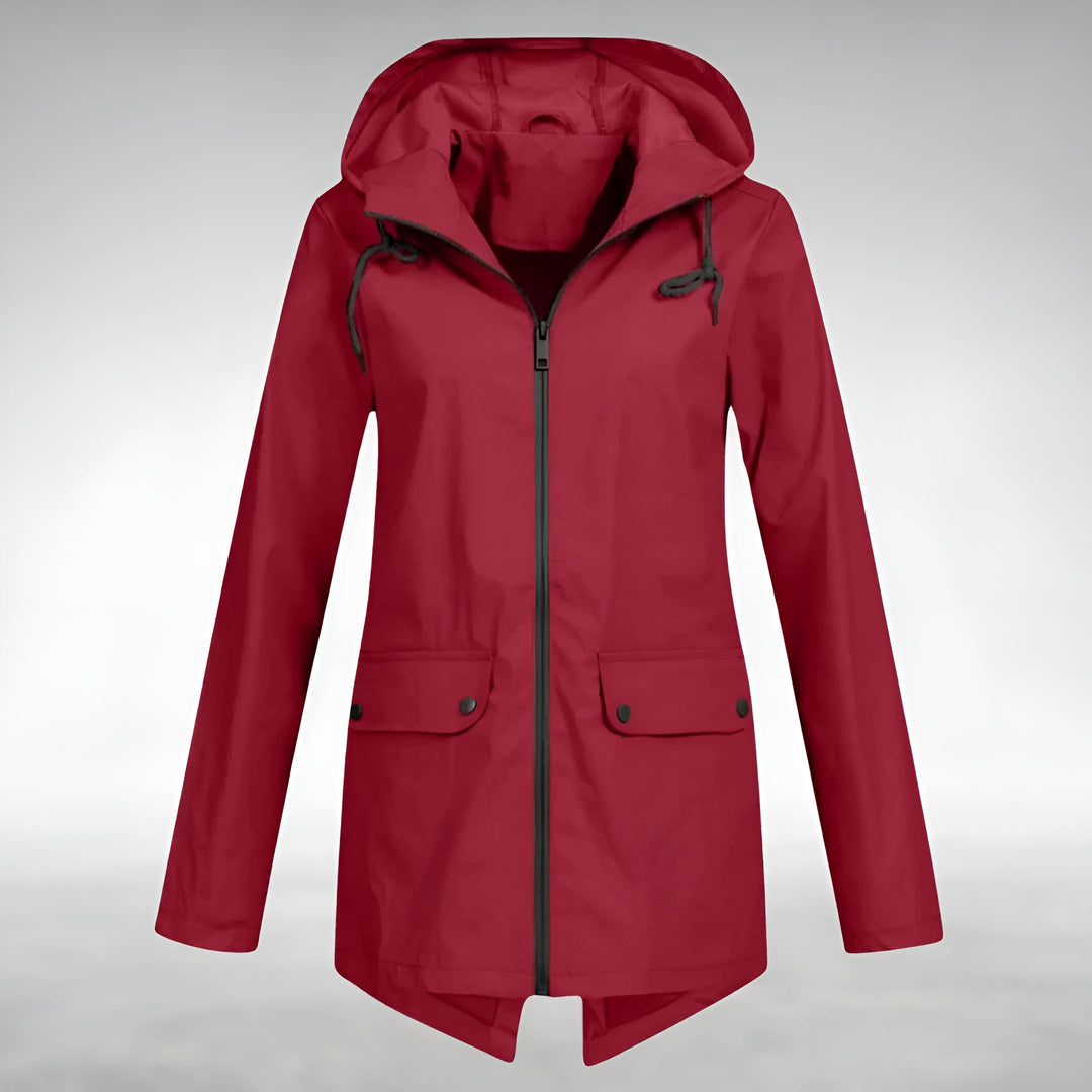 Robuste Damen Regenjacke für Übergangszeiten, wasserdicht und bequem mit Kapuze.