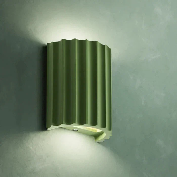 Energieeffiziente ArtisticWave Wandlampe, stilvolles Design für Wohnzimmer und Innenbeleuchtung.