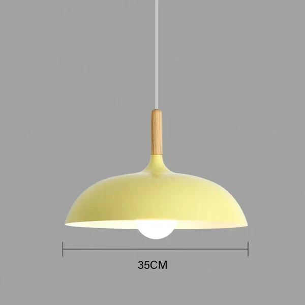 Skandinavische LED Deckenleuchte, ideal fürs Schlafzimmer, elegantes Design und angenehme, energieeffiziente Beleuchtung.