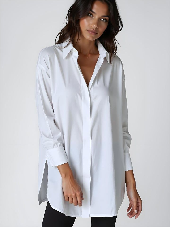 Trendiges Damen Oversize-Hemdkleid, knielang, mit Reverskragen. Vielseitig kombinierbar für jeden Anlass.