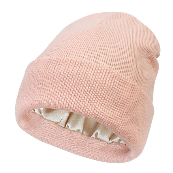 Hochwertige Wollmütze für Damen mit seidigem Futter, perfekt für warme Wintertage und gesundes Haar.