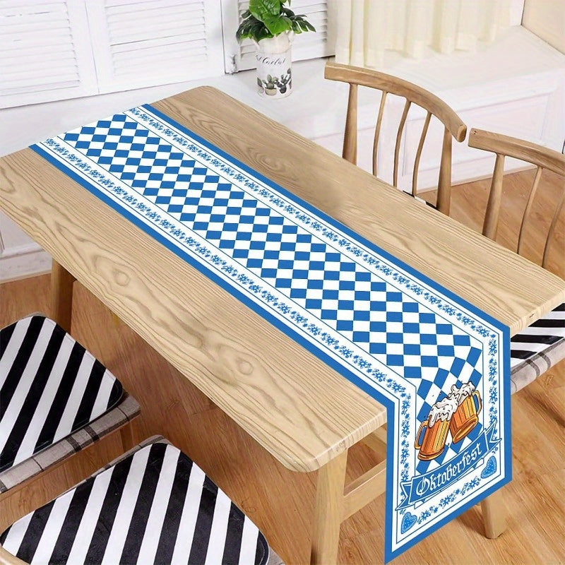 Nahaufnahme des blau-weiß karierten Oktoberfest Tischläufers. Detailansicht des bayerischen Rautenmusters.